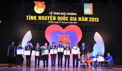 Trao Giải thưởng tình nguyện Quốc gia 2013  - ảnh 1